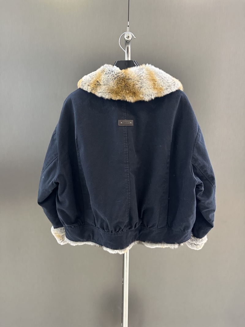 Ce1i*e outwears